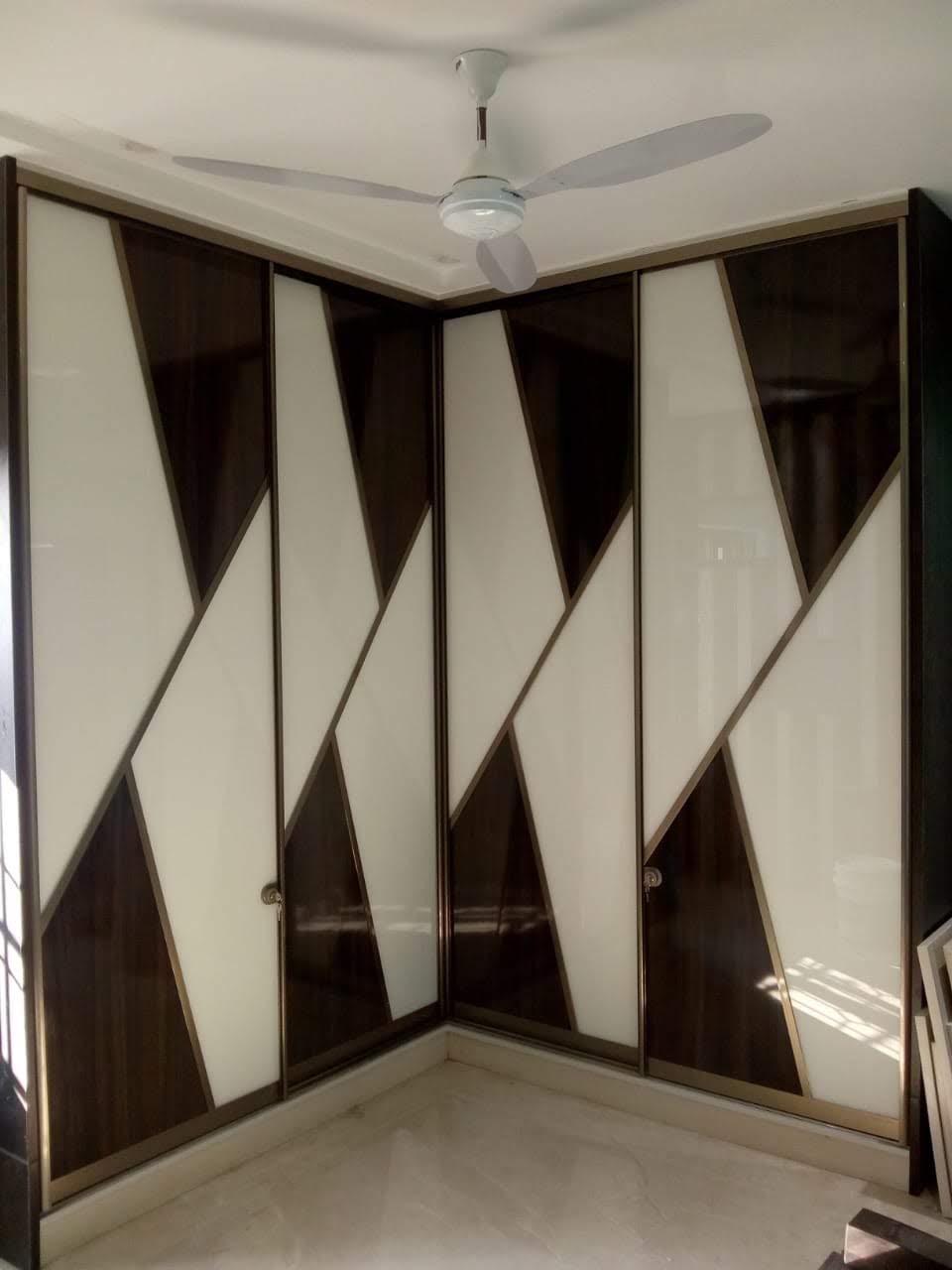 amazing-exclusive-designer-beautiful-lacquer-glass-wardrobes-in-gurgaon-gurgaon-best-dealers-and-manufacturers-in-gurgaon-india